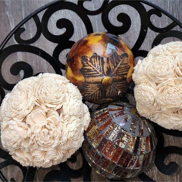 Decorative bowl with ornaments rosettes and‎ glass balls neutral tones - Picture 6 of 9